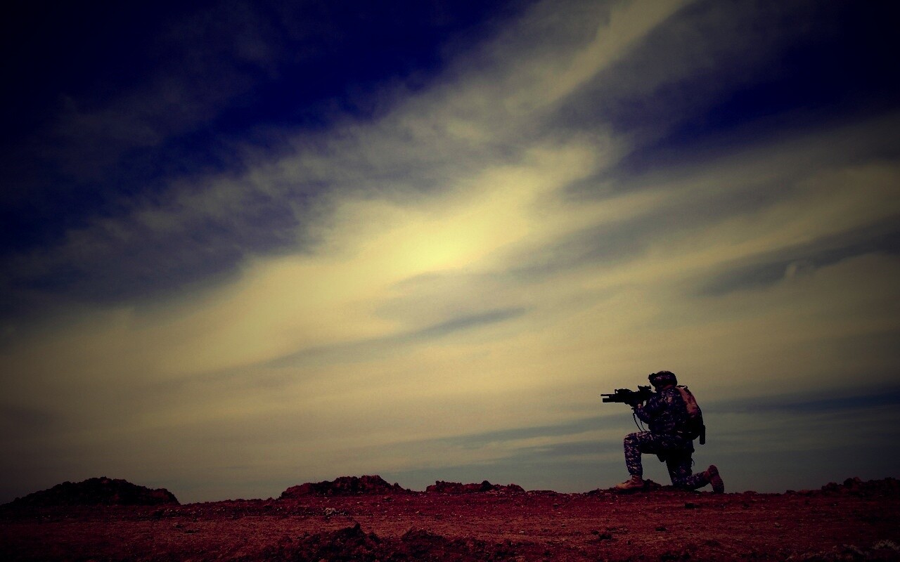 Стрельба с колена обои