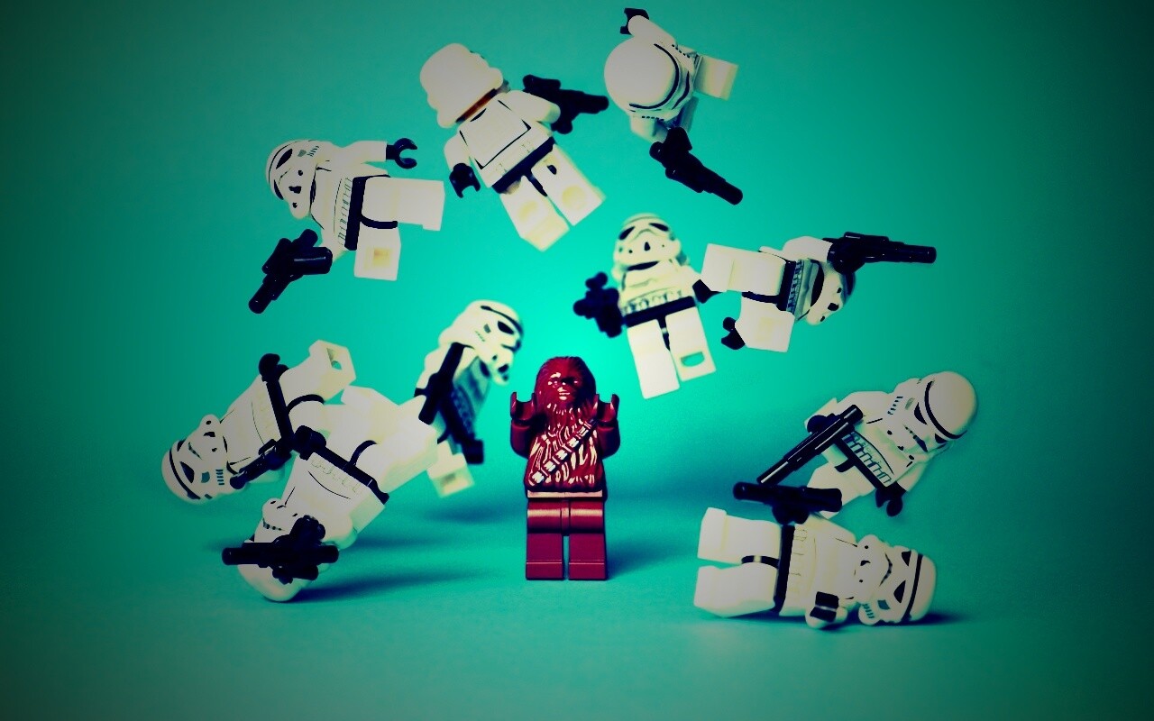 Чубака раскидывает имперских штурмовиков обои