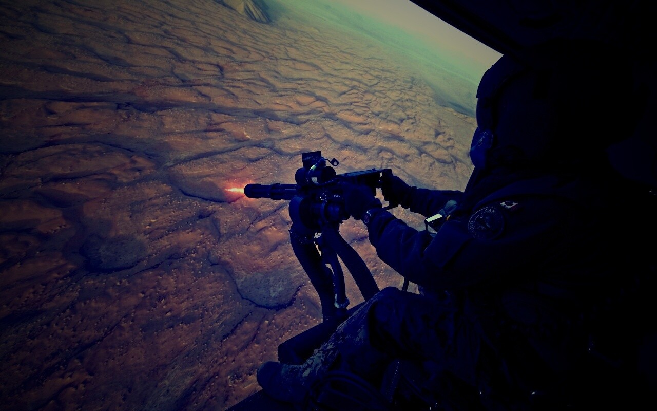 Обстрел с борта вертолета обои