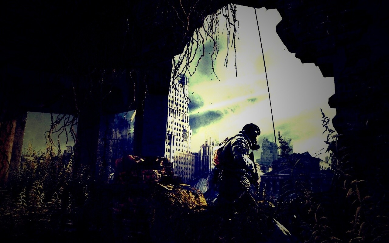 Сталкер в проломе стены обои