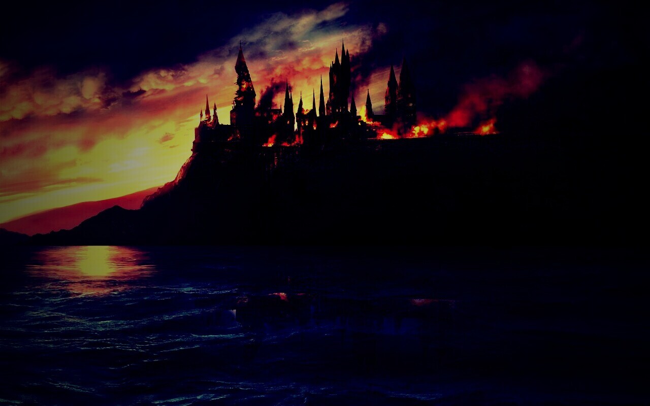 Хогвартс охваченный пламенем обои