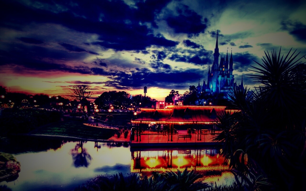 Диснеёленд вечером обои