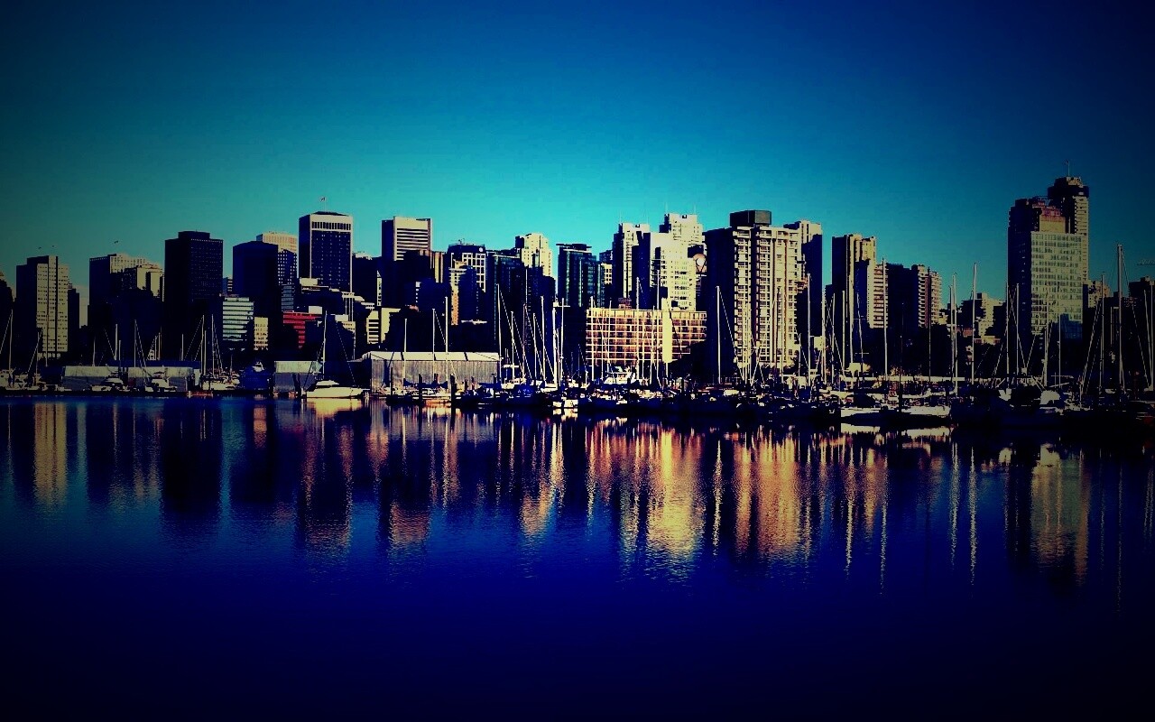 Город у воды обои