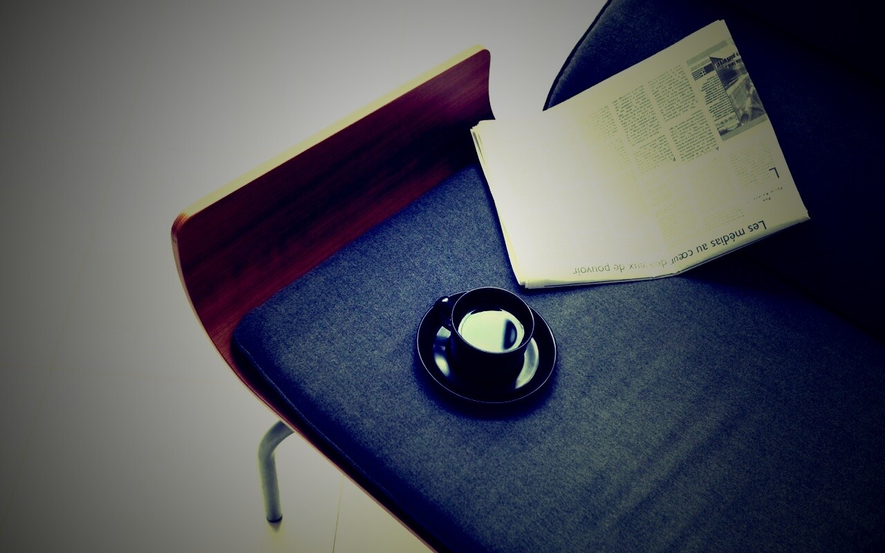 Кофе на стуле обои