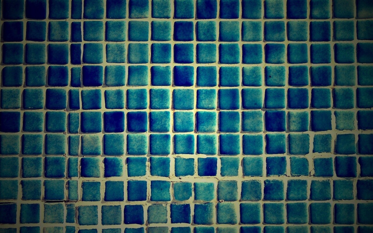 Мелкая голубая плитка обои