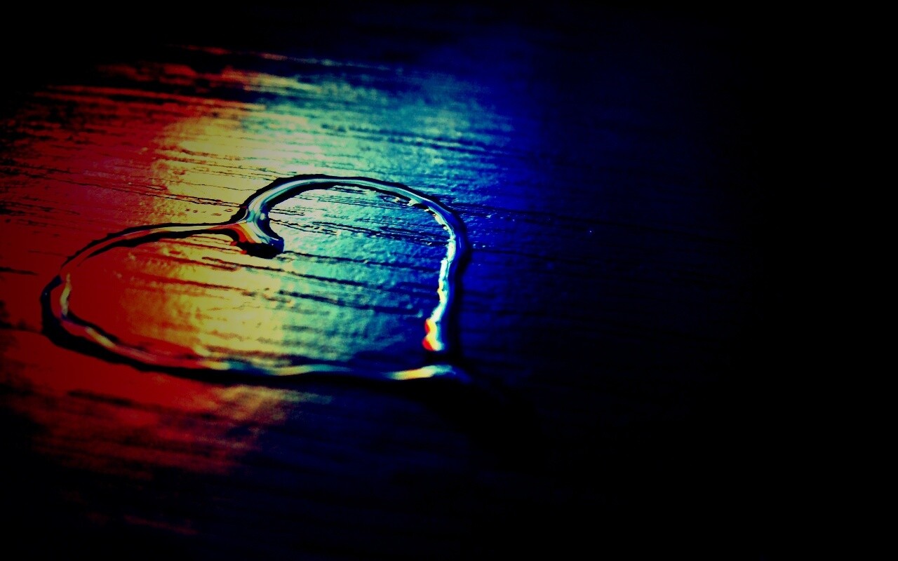 Сердечко из воды обои