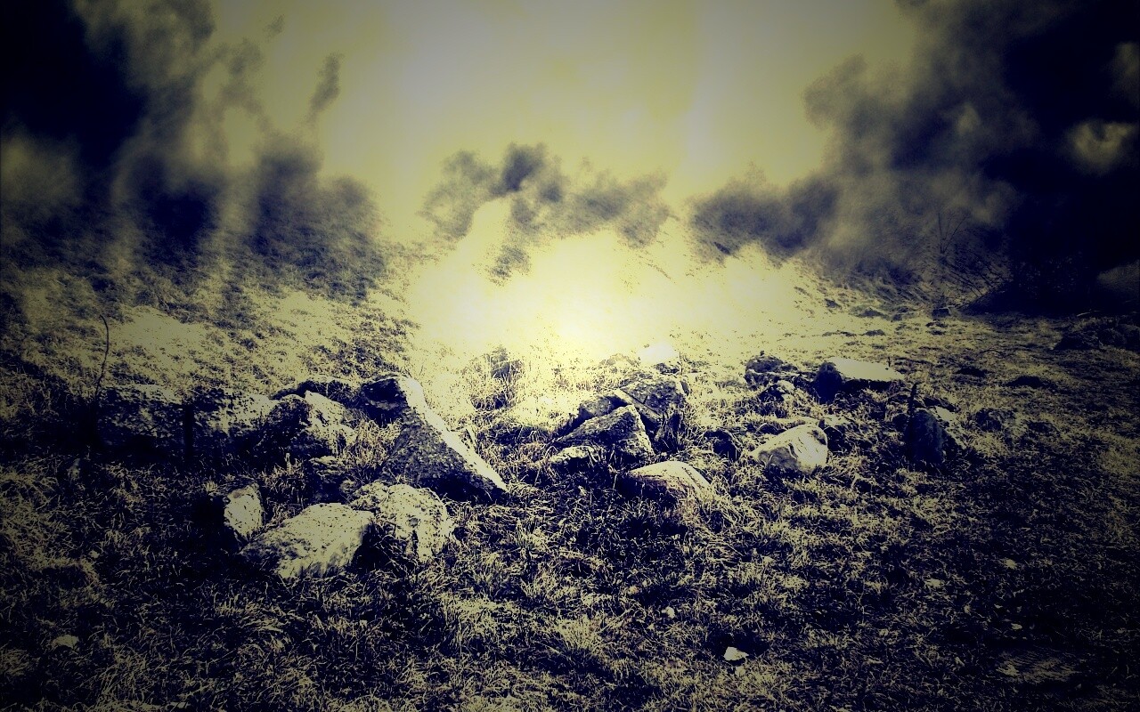 Камни под туманом обои