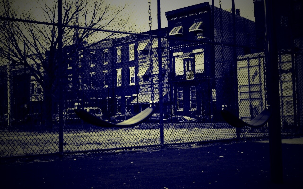 Пустые качели обои