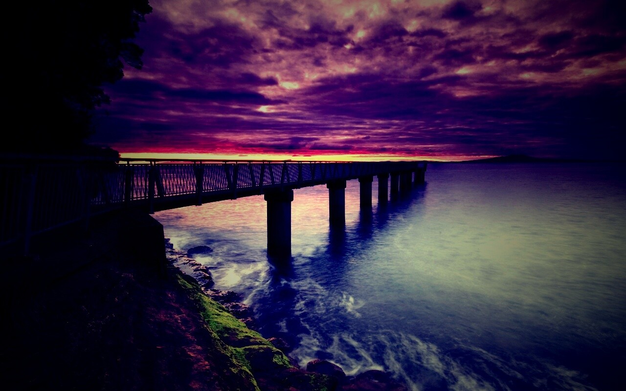 Уходящий в даль причал обои