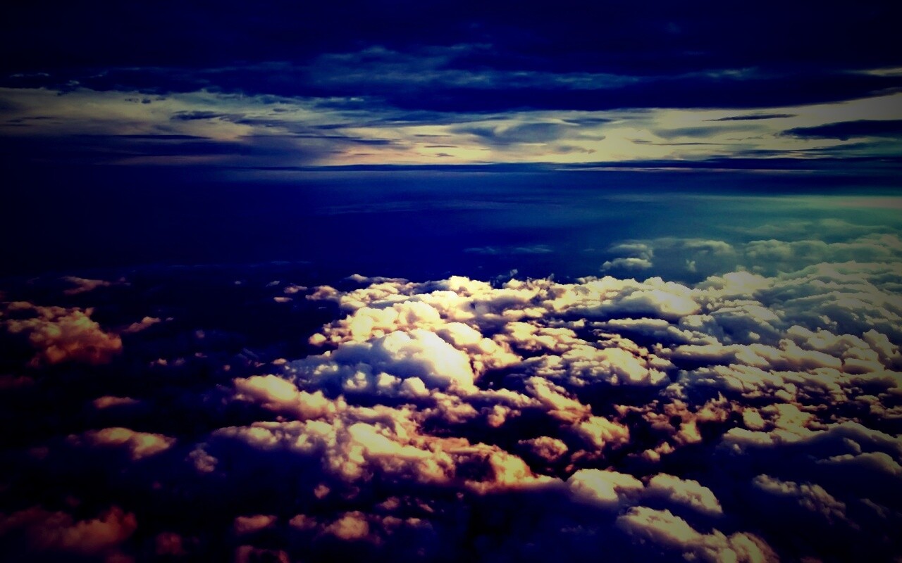 Полет над облаками обои