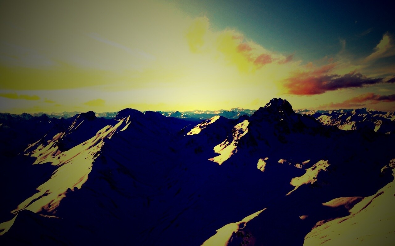 Залитые солнцем горы обои