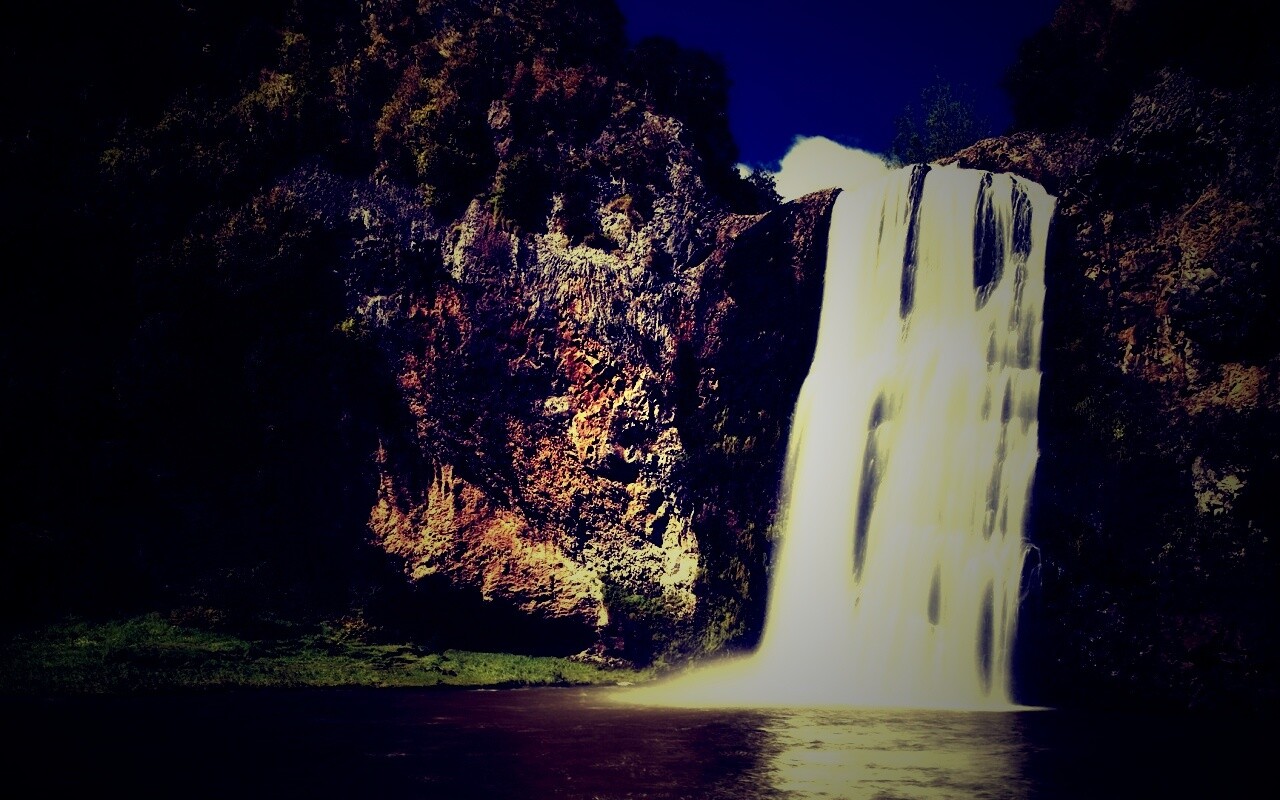 Скалистый водопад обои