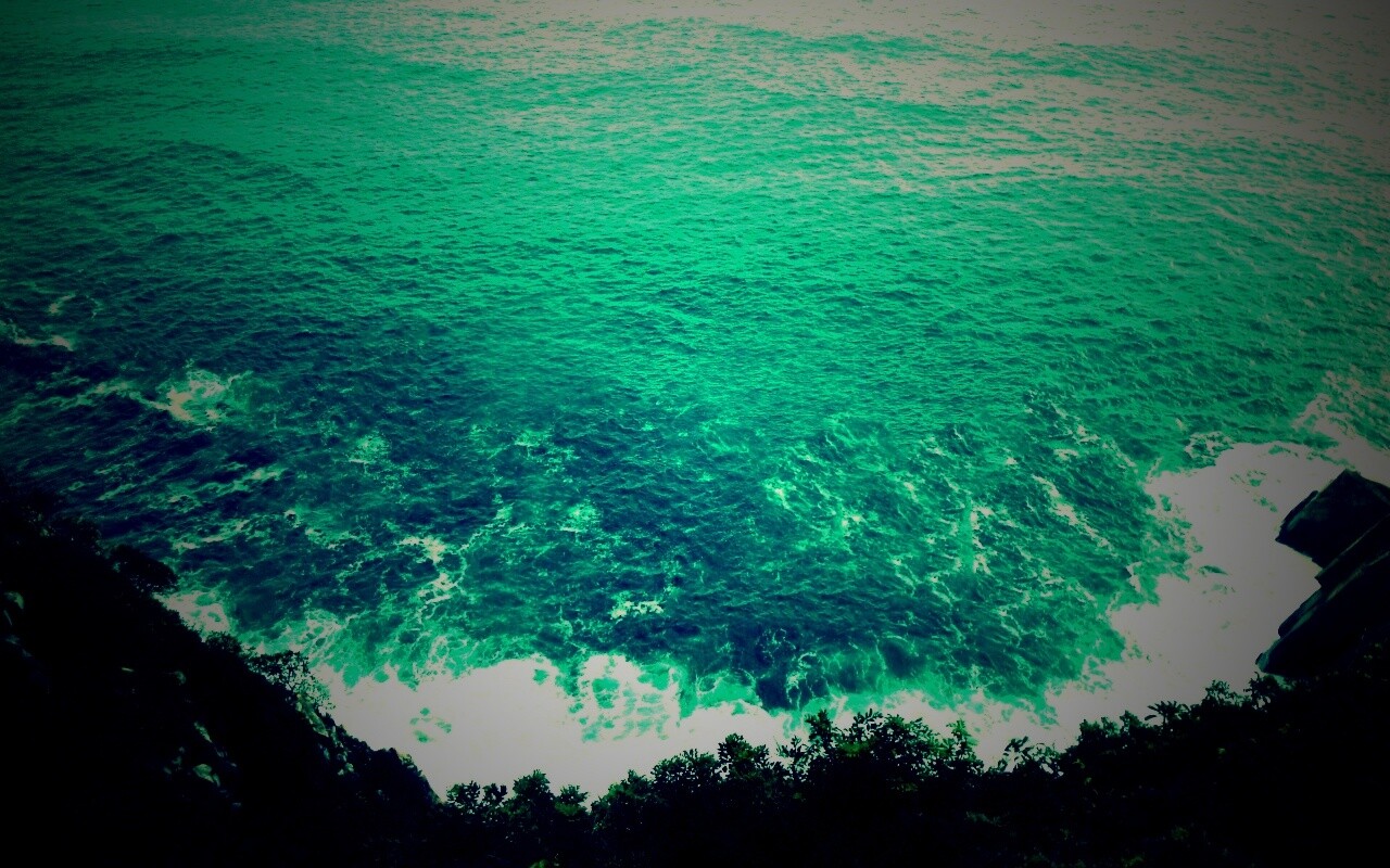 Утёс у красивого моря обои