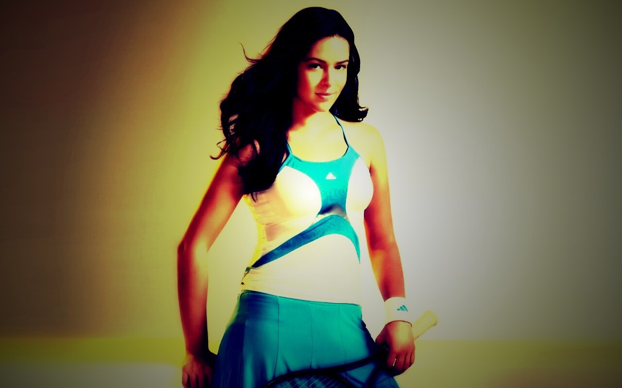 Анна иванович в форме от Adidas обои