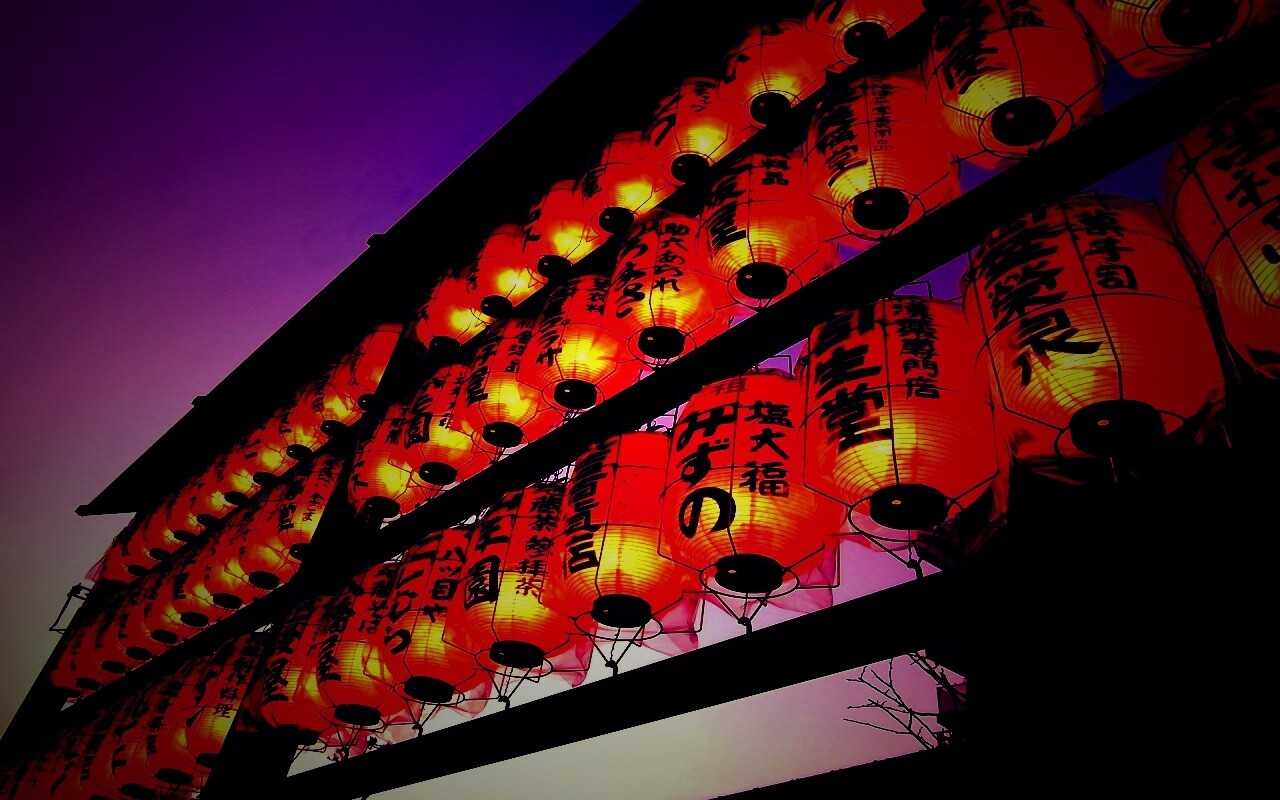 Японские фонарики вечером обои