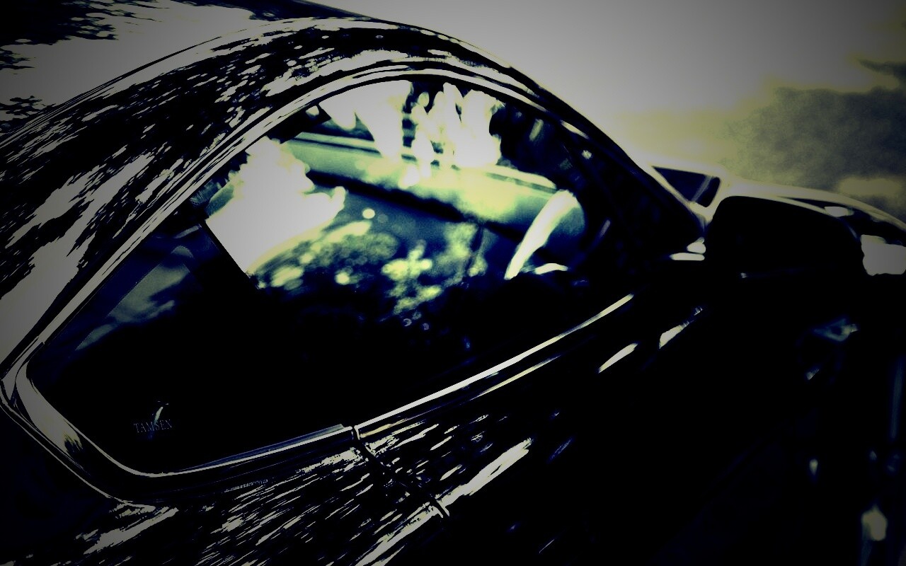 Астон-мартин боковое стекло обои