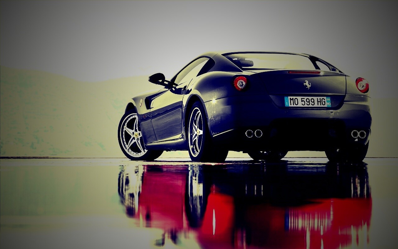 Ferrari в отражении обои