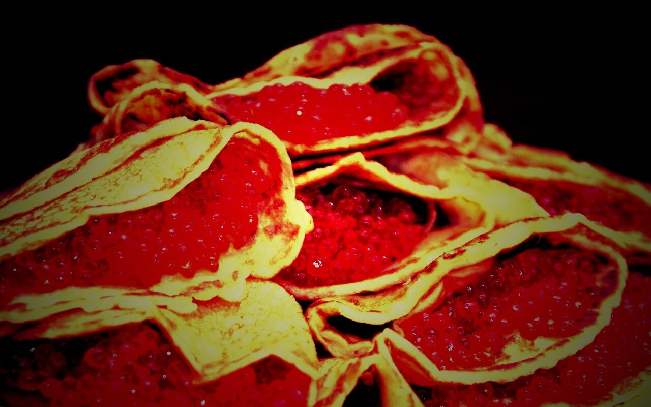 Блины с красной икрой обои