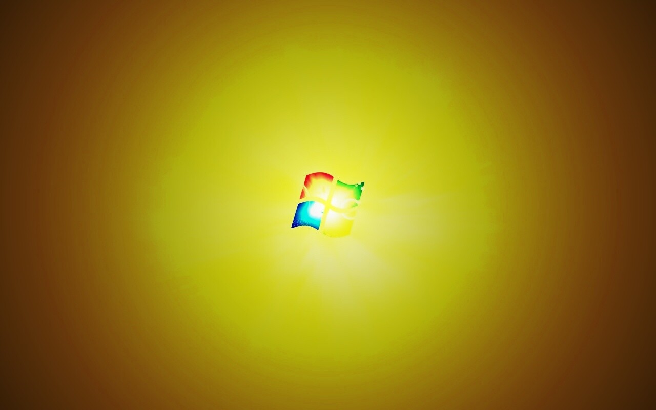 Яркий желтый логотип Windows 7 обои