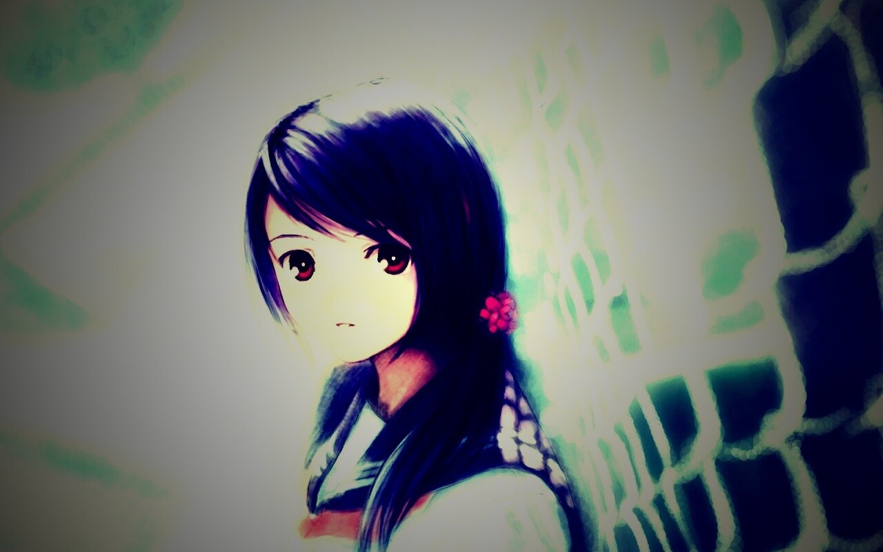 Девочка у сетчатого забора обои