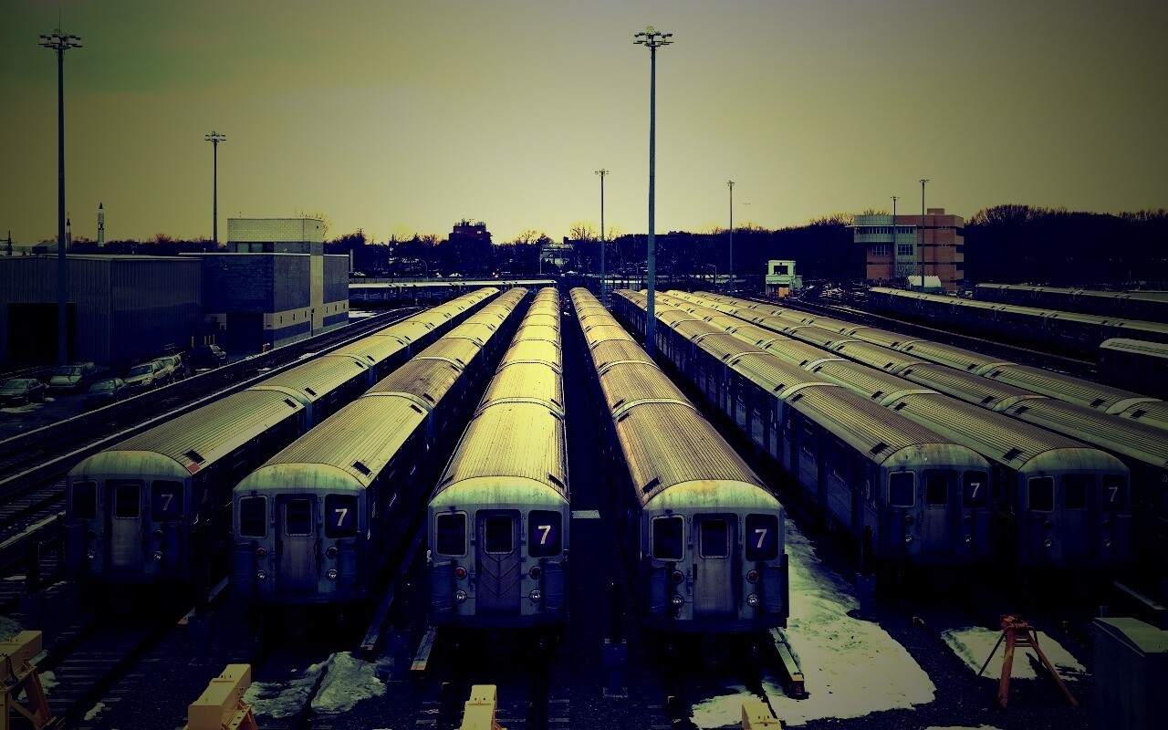 Вагоны метро на стоянке обои