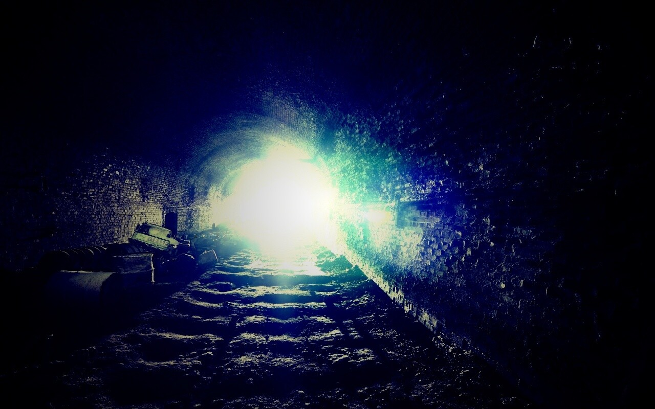 Захламленный тоннель обои