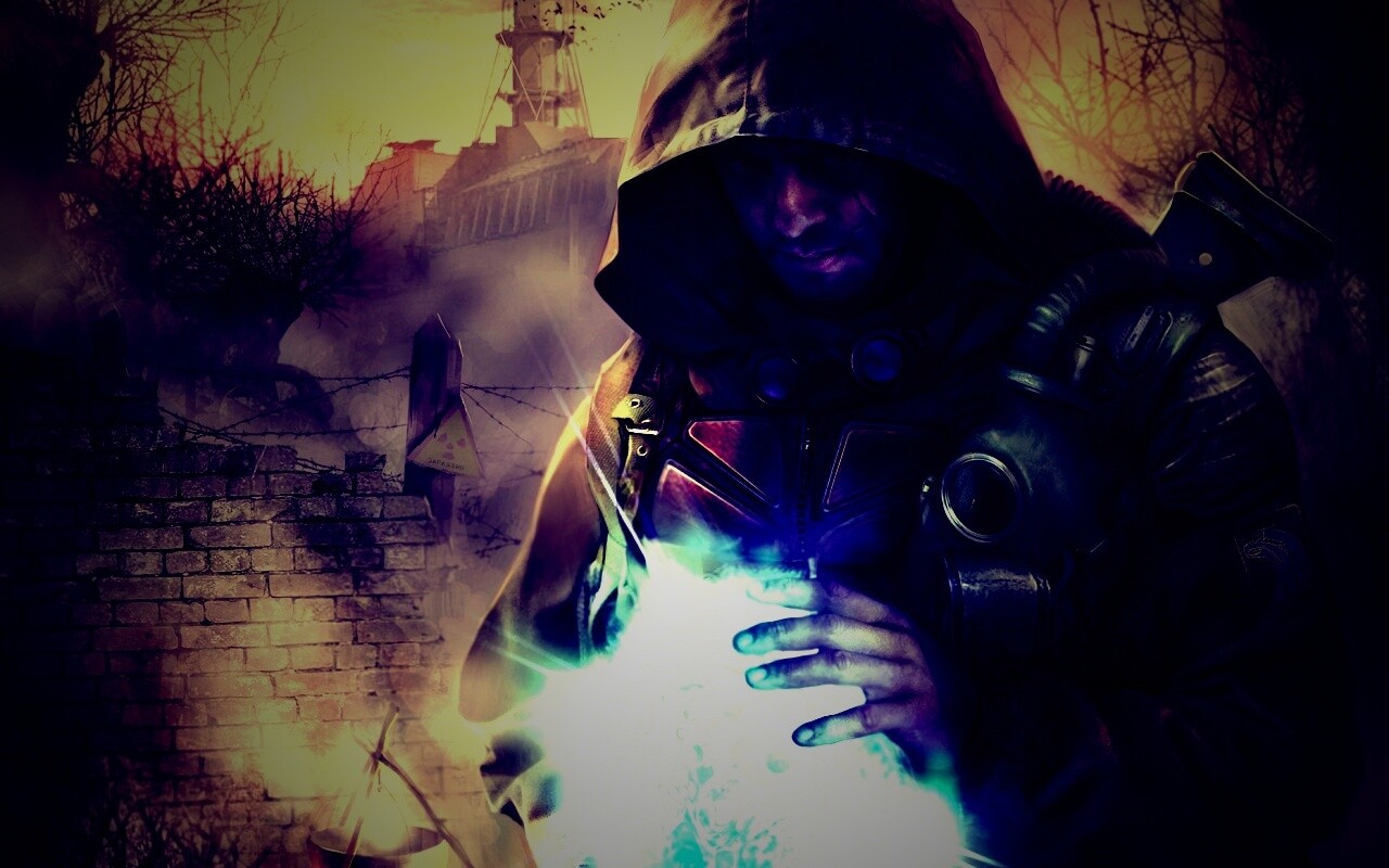 Сталкер с энергетическим артефактом в руках обои