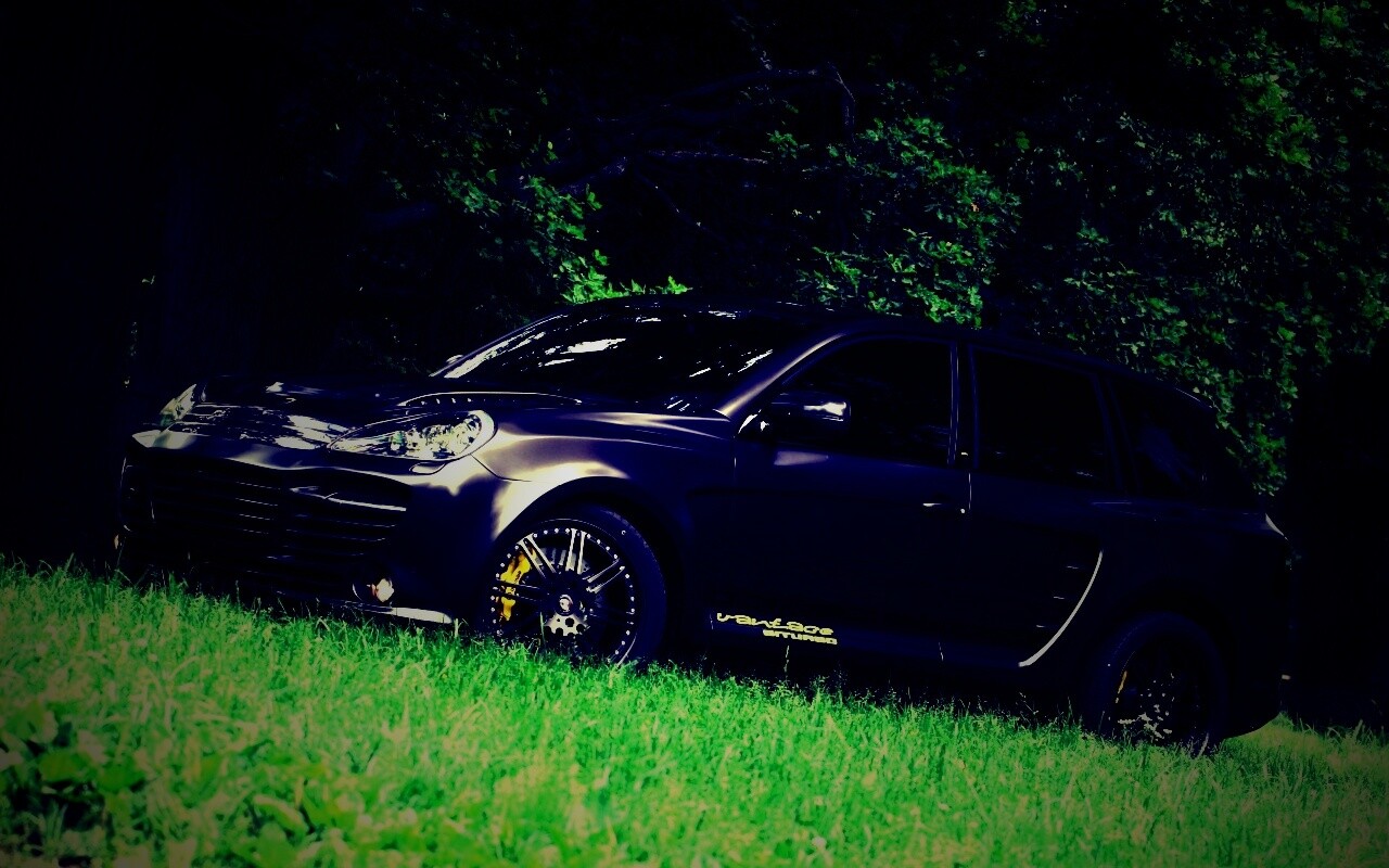 Концепт внедорожника в лесу обои