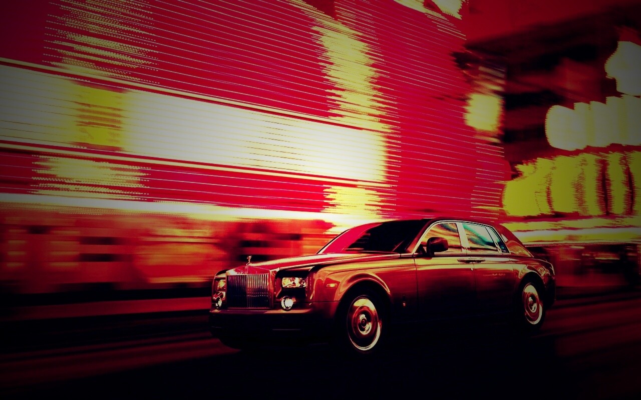 Rolls-Royce Phantom едет через город обои