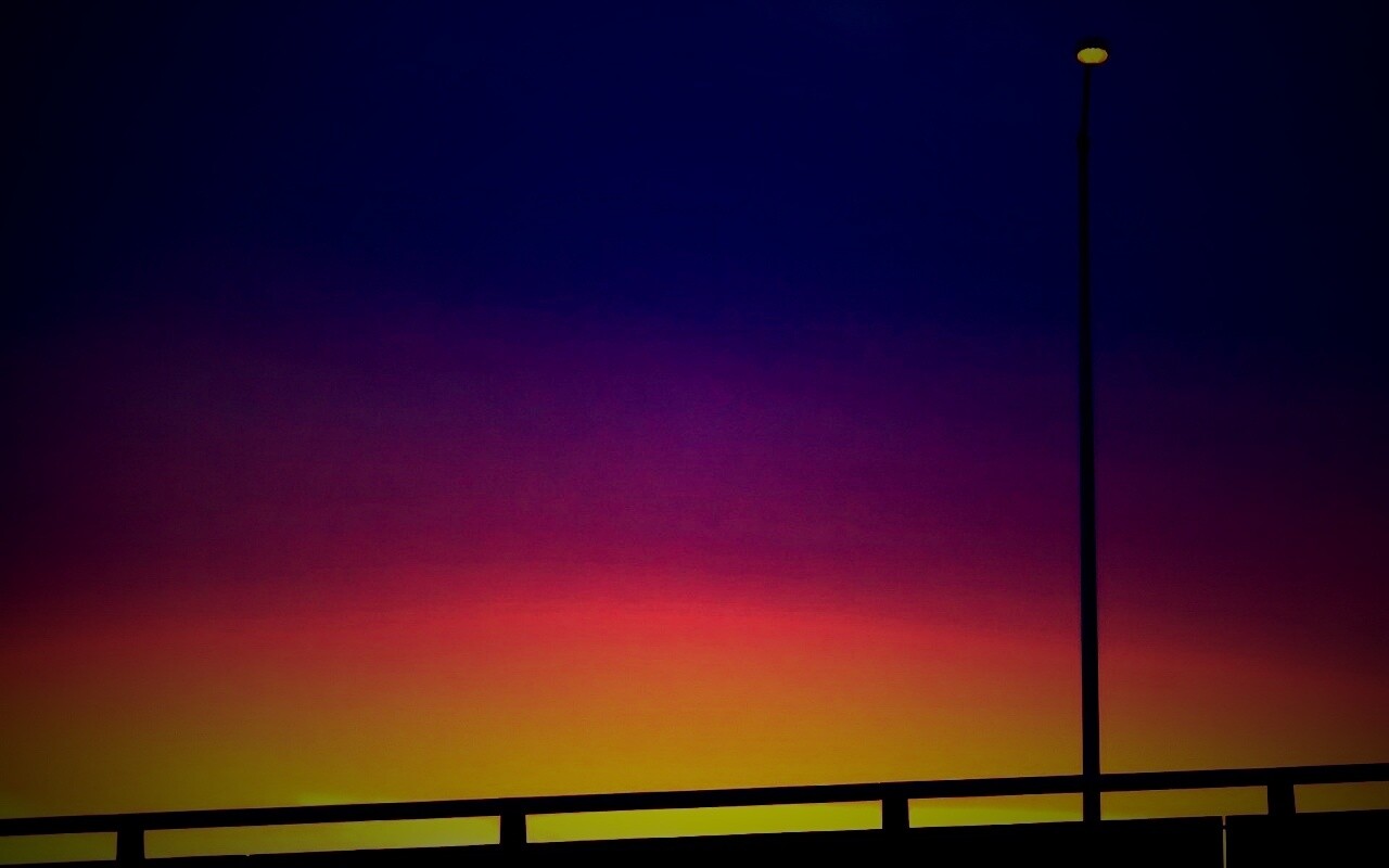 Одинокий фонарь обои