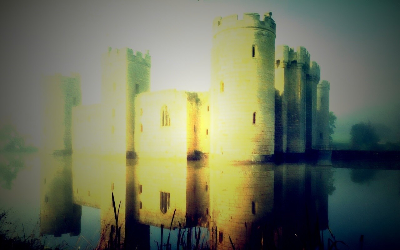 Замок на озере обои