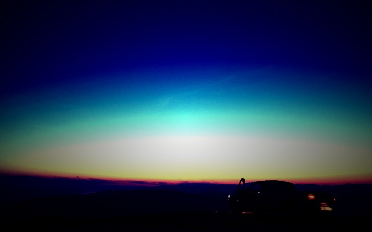 Авто на фоне заката обои