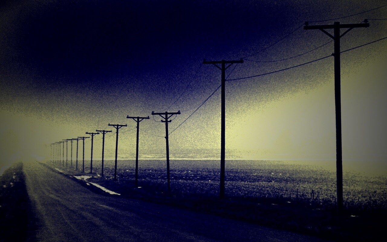 Столбы вдоль дороги обои