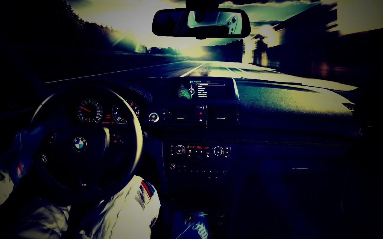 За рулём BMW обои