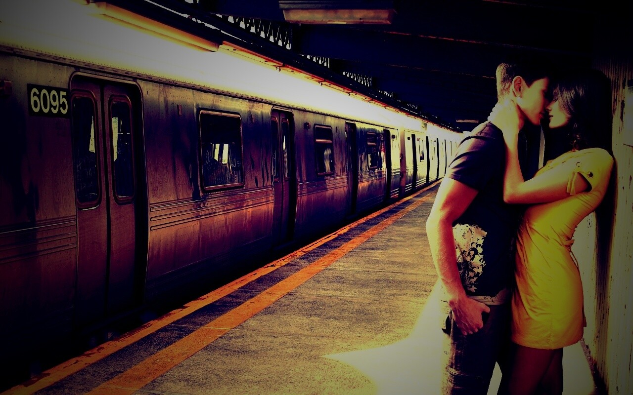 Прощание на станции метро обои