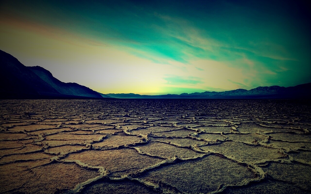 Высохшее пустынное озеро обои