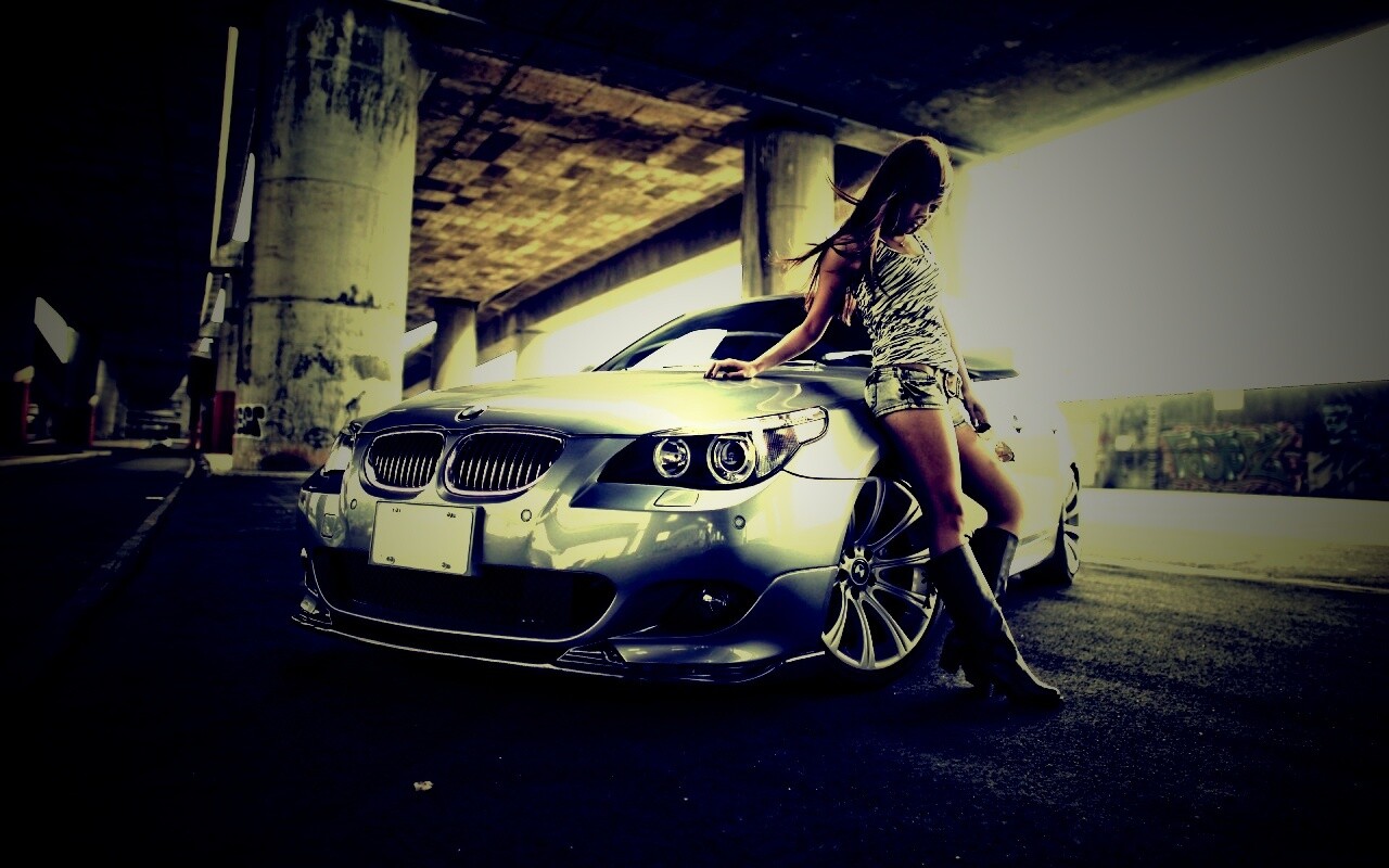Девушка у BMW обои