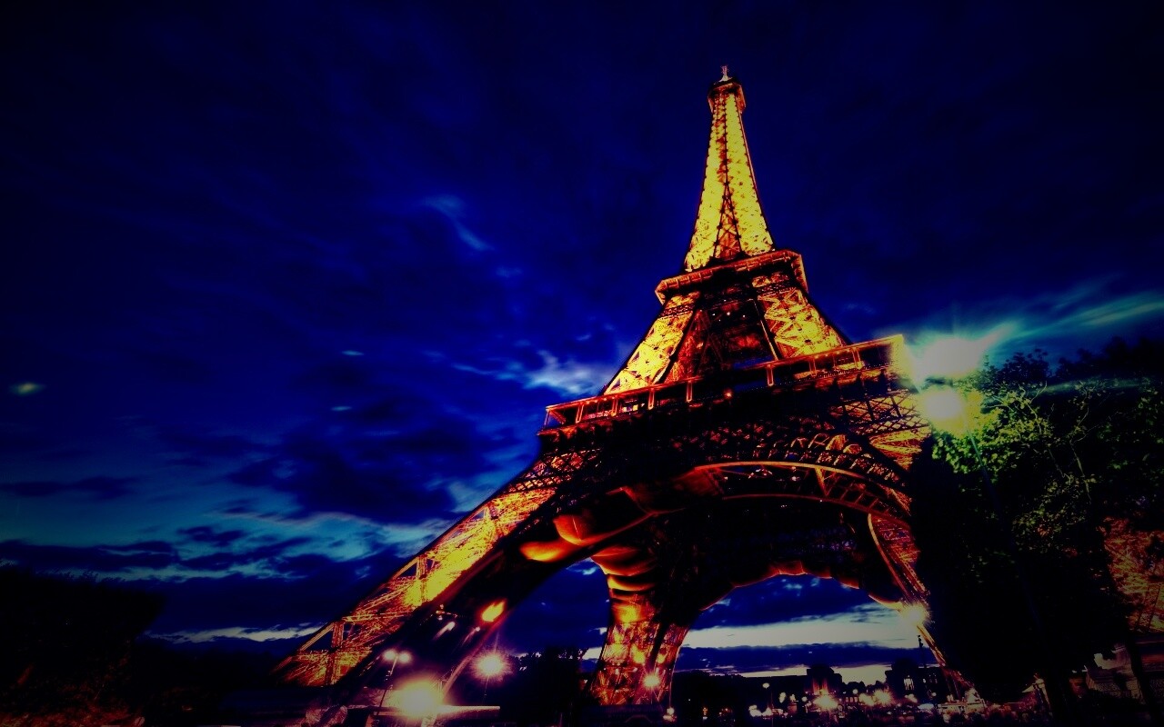 Вид снизу на Эйфелеву башню обои