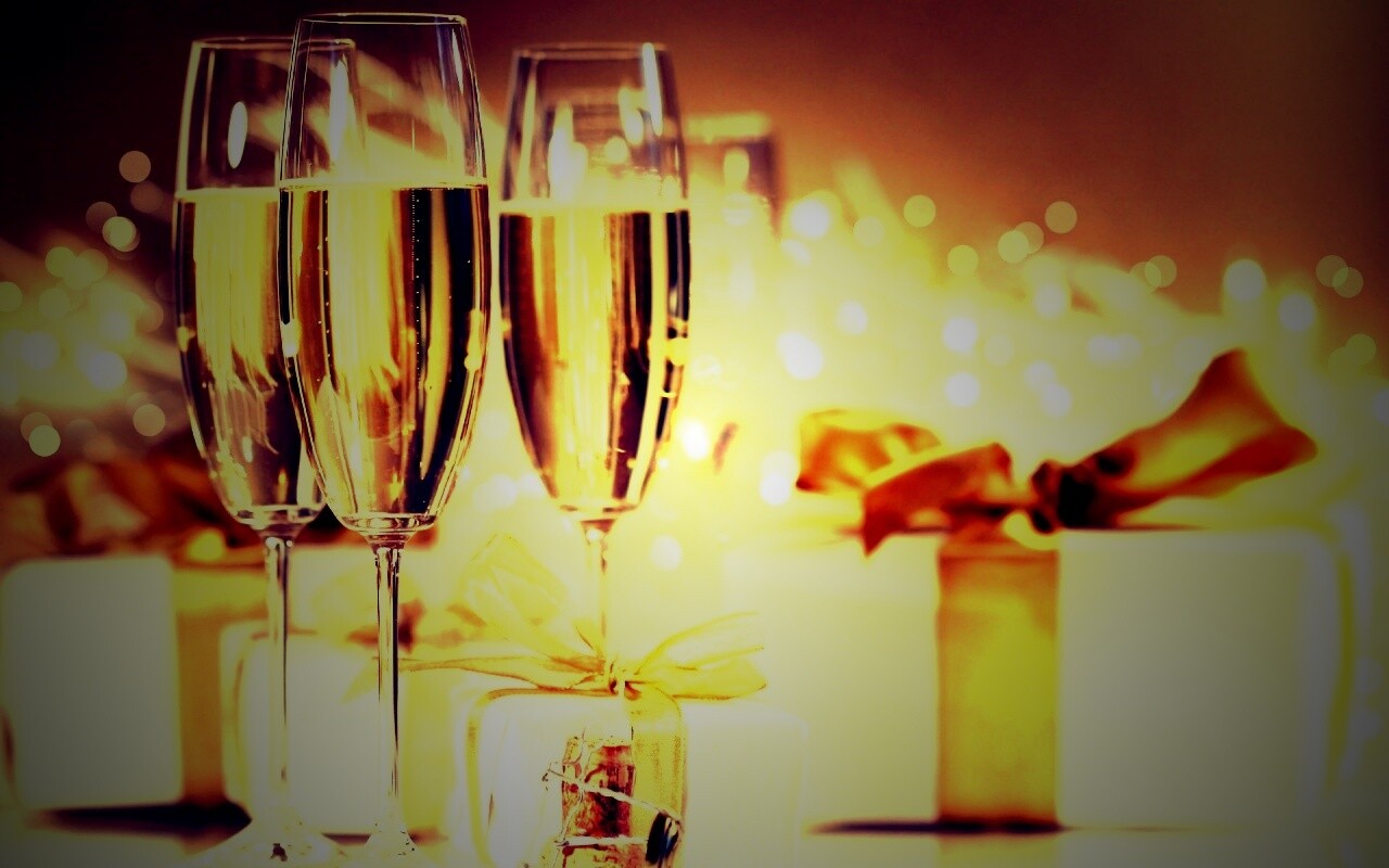 Бокалы с шампанским обои