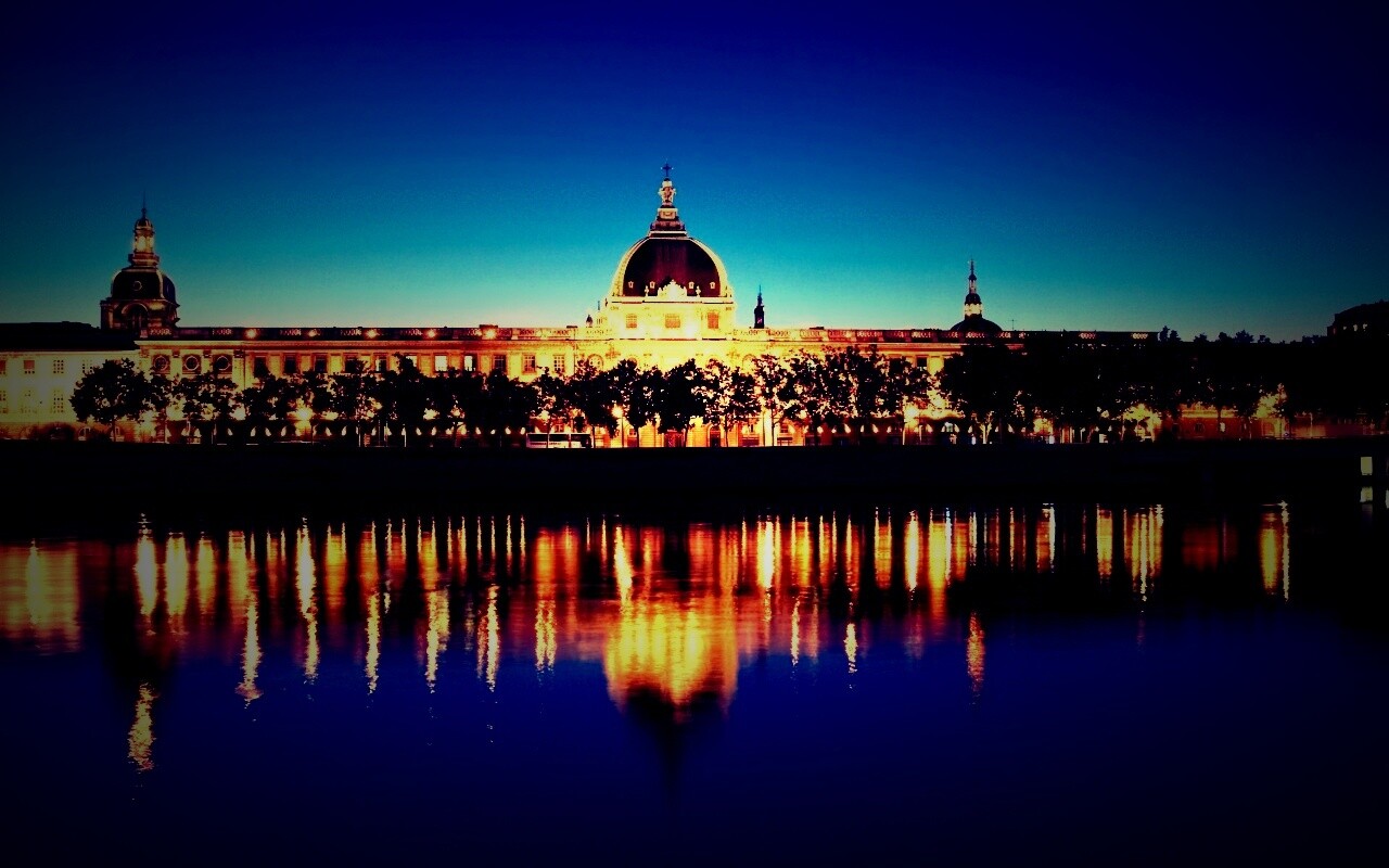 Отражение набережной обои