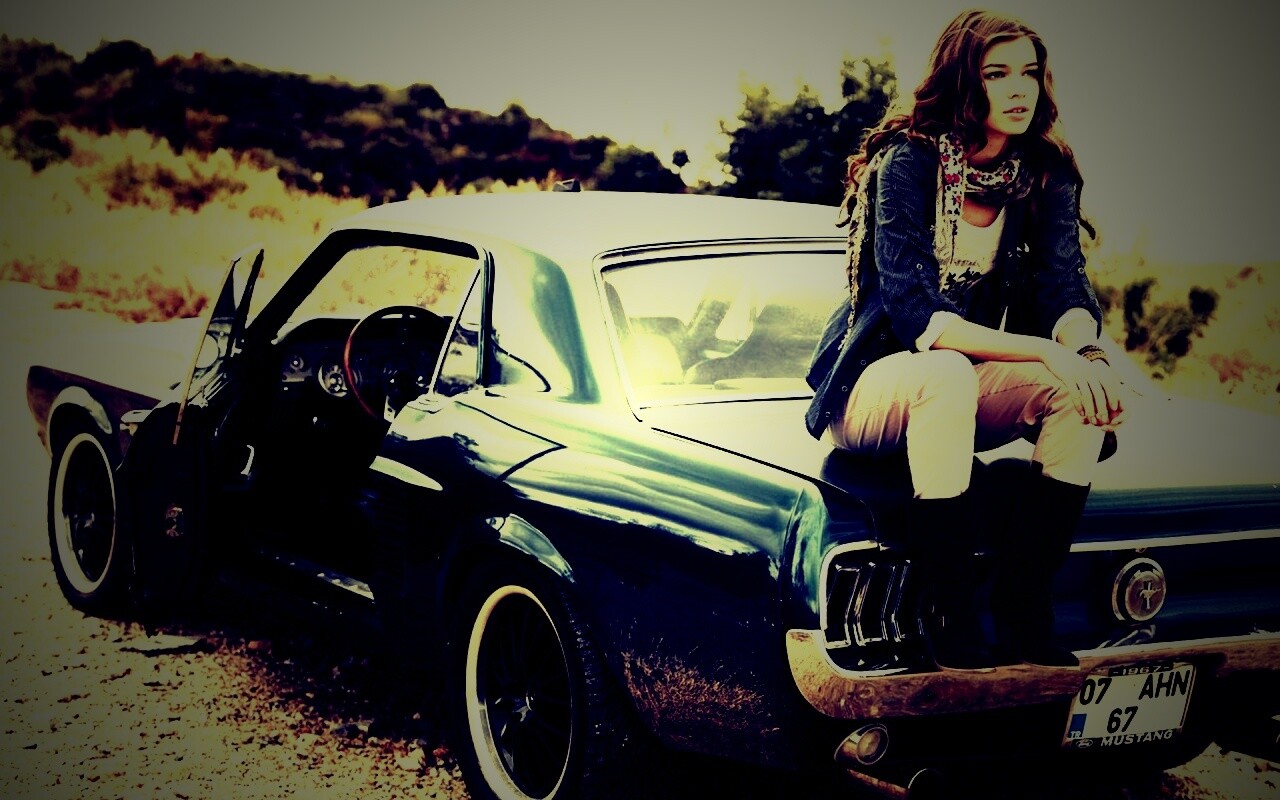 Девушка на мустанге обои