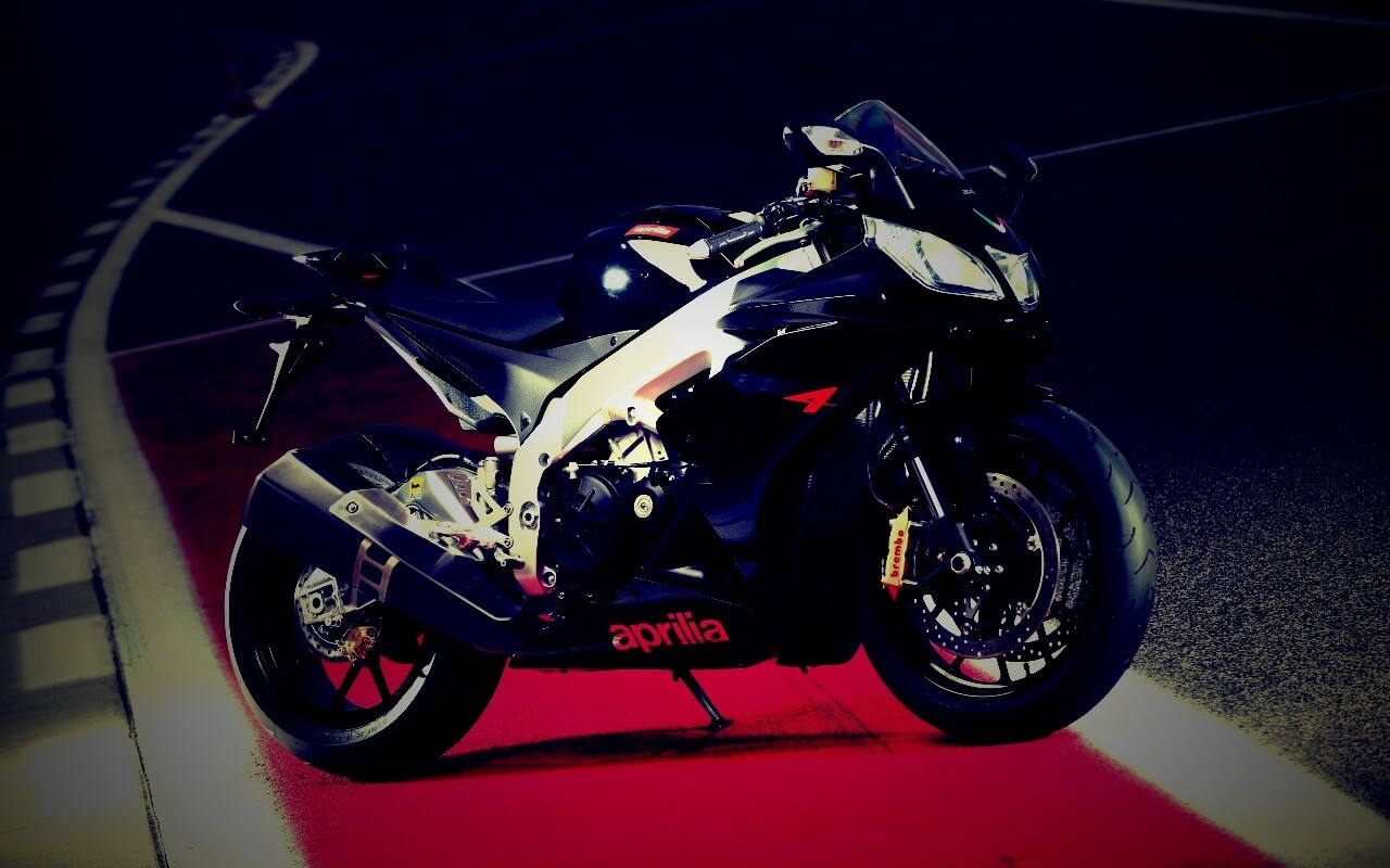 Aprilia на треке обои