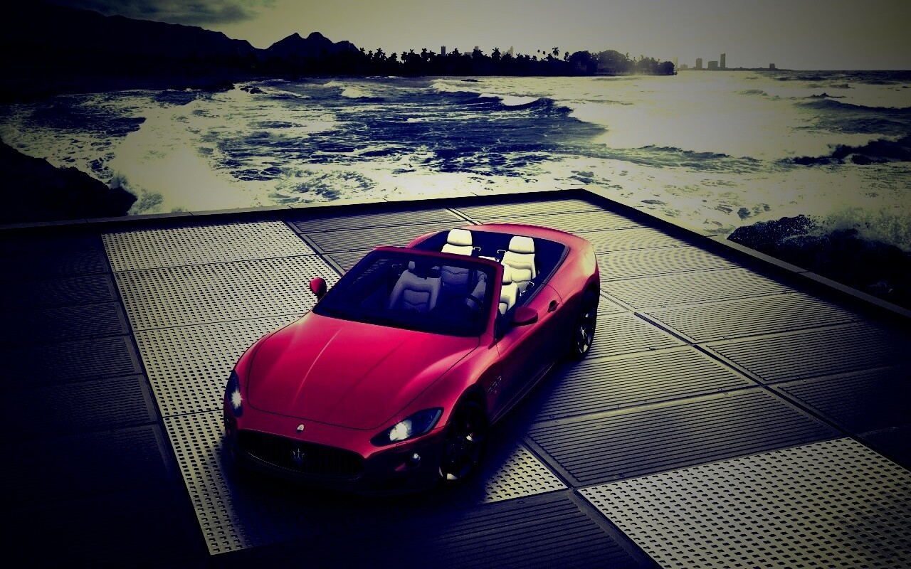 Мазерати на берегу моря обои