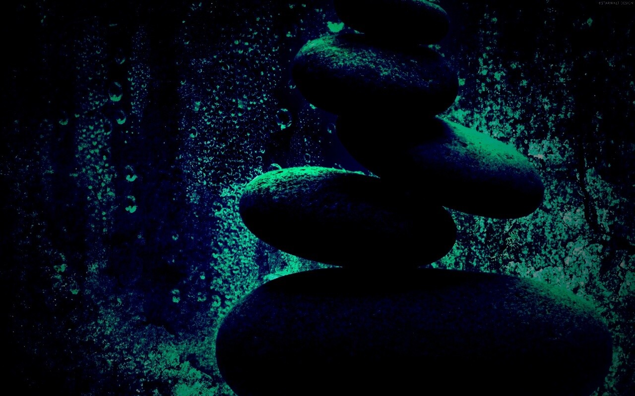 Башня из камней под водой обои