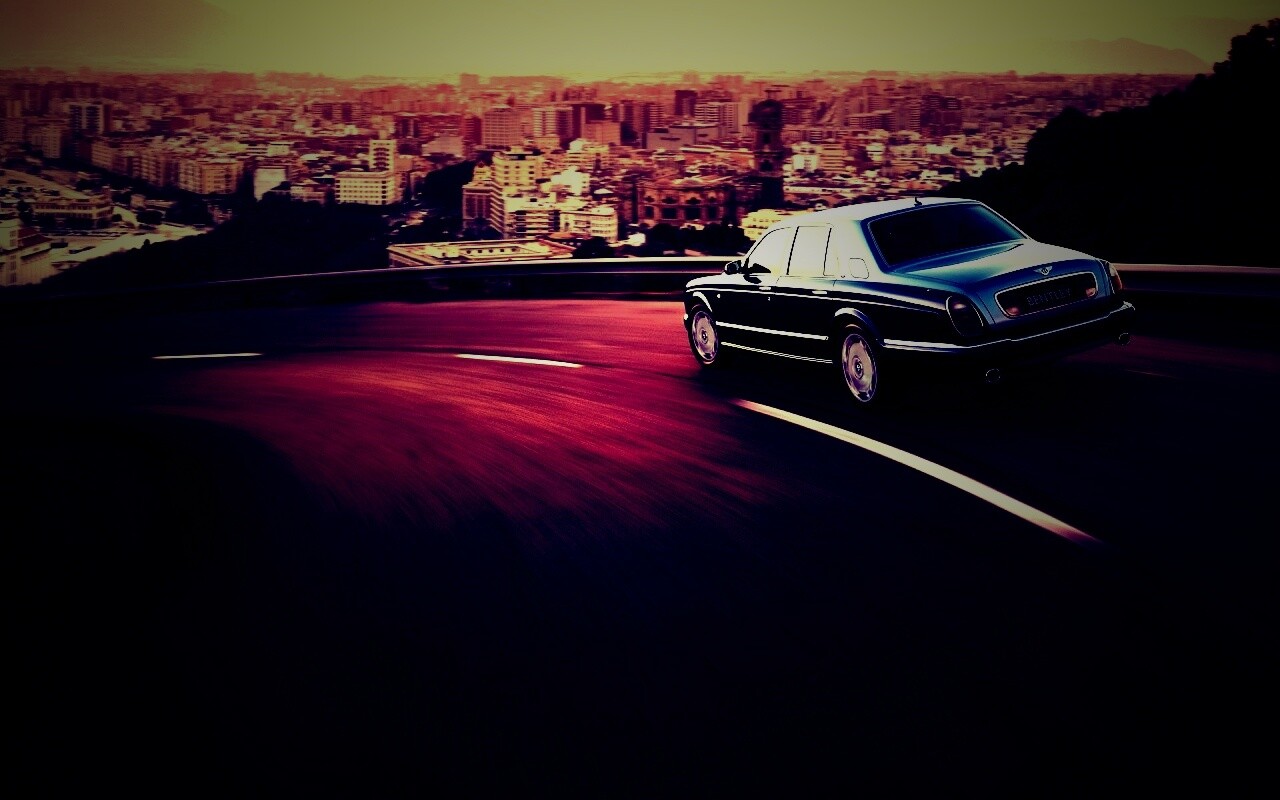 Черный Бентли на повороте обои