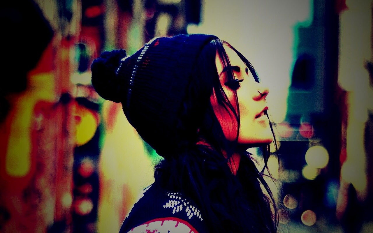 Девушка в шапке обои