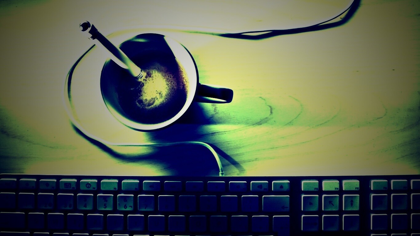 Ручка в кофе обои