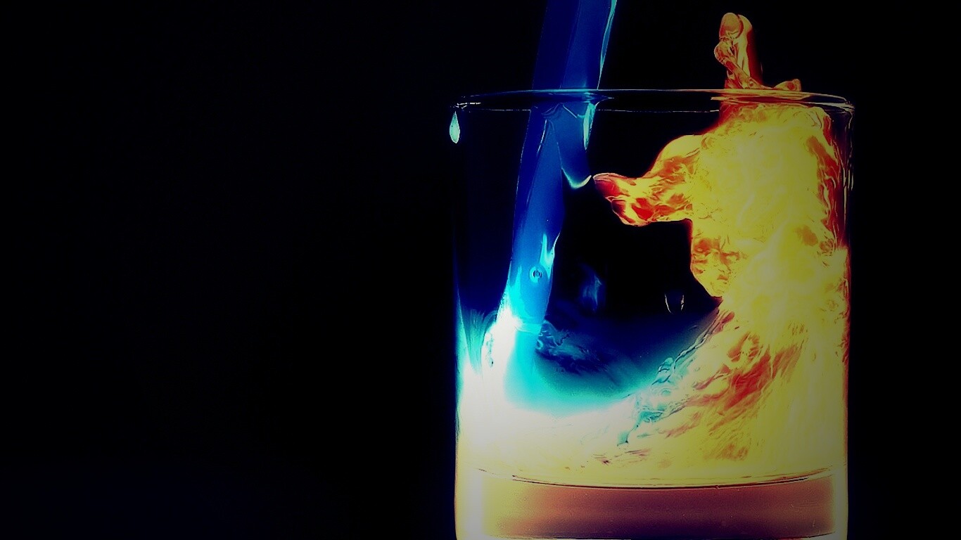 Огонь и вода в стакане обои