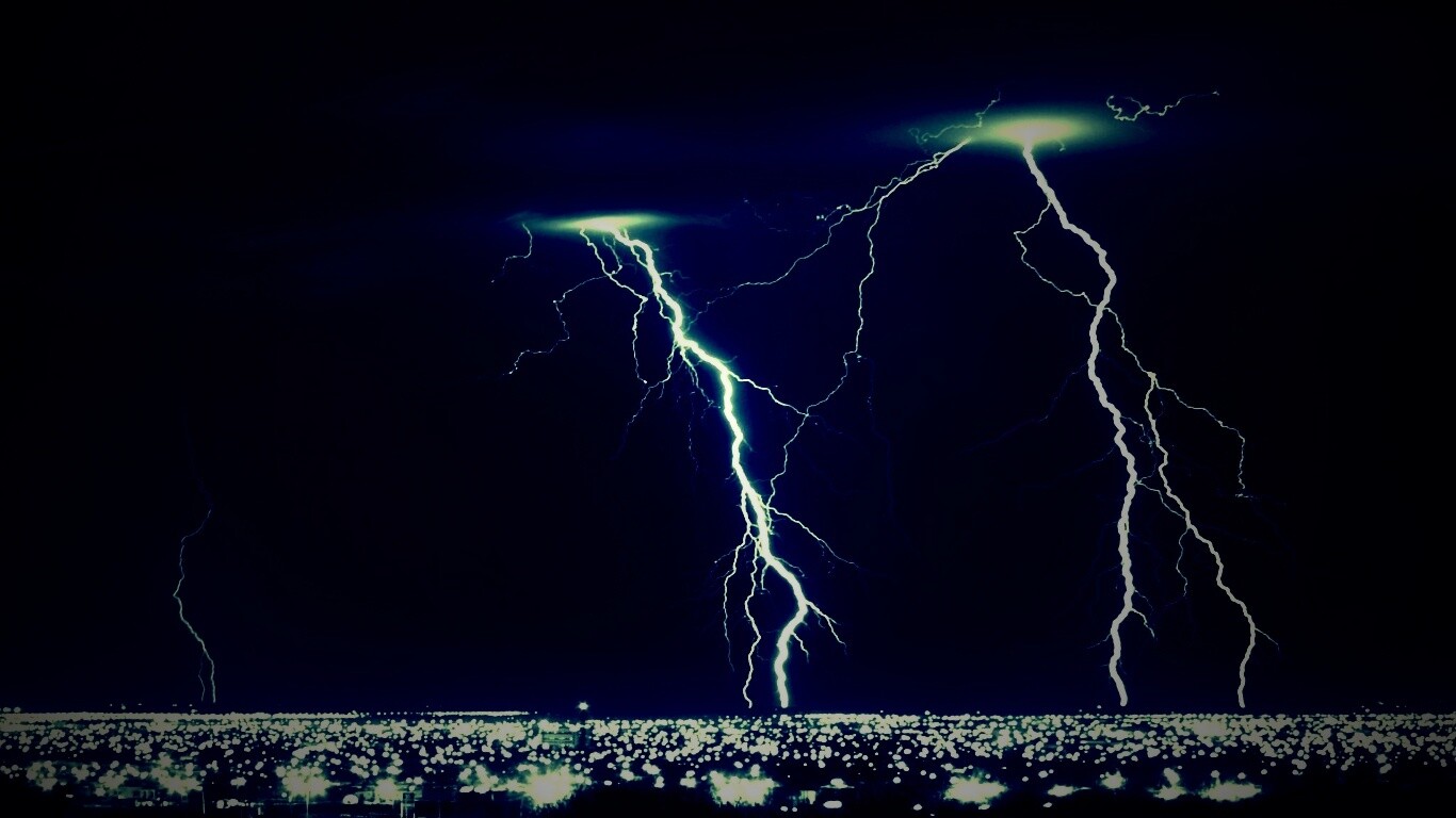 Гроза над городом обои