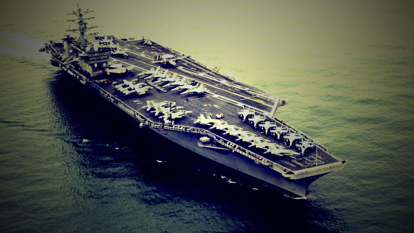 Авианосец в море обои